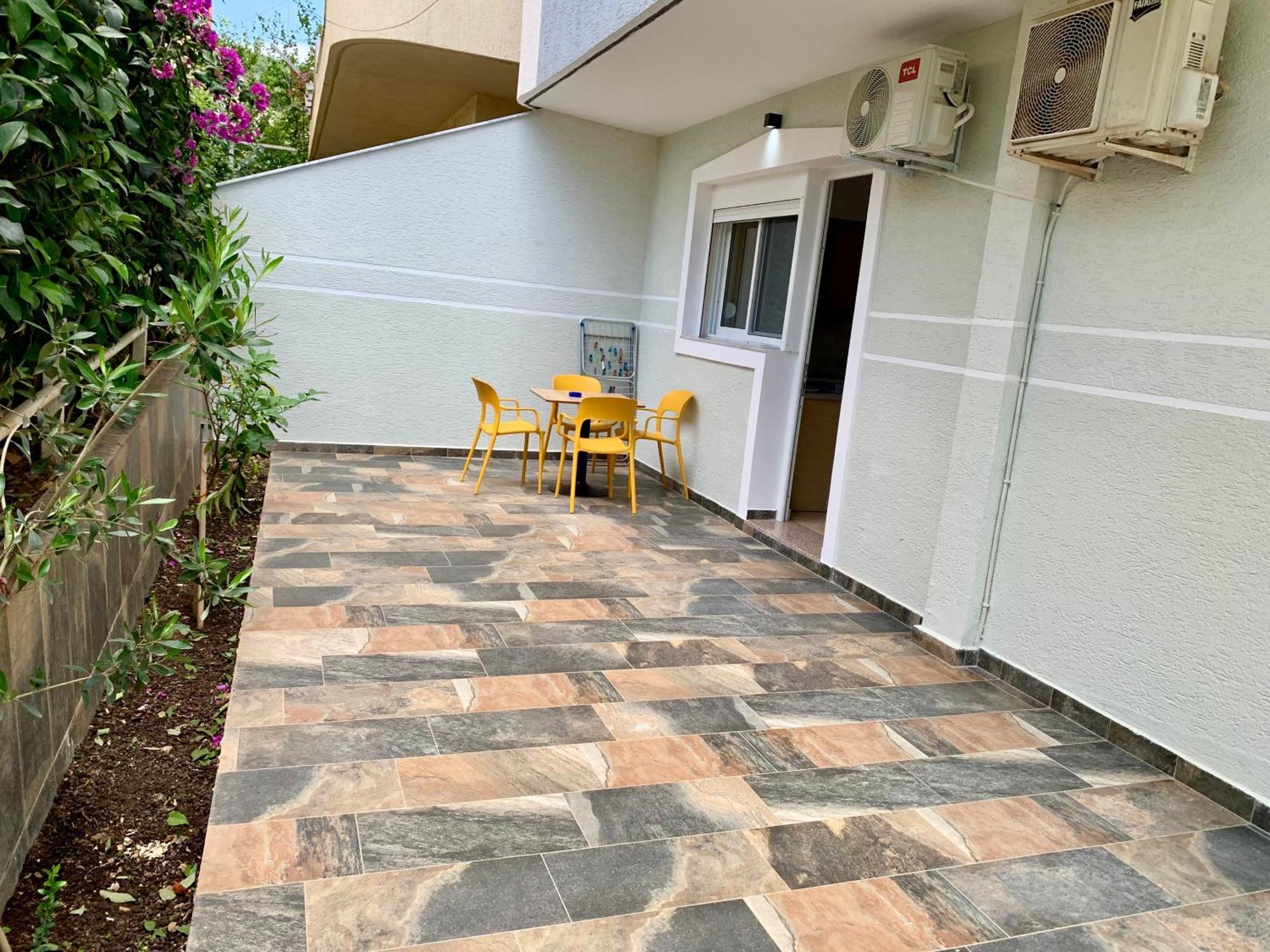 Maxus Apts Sarande Exterior photo